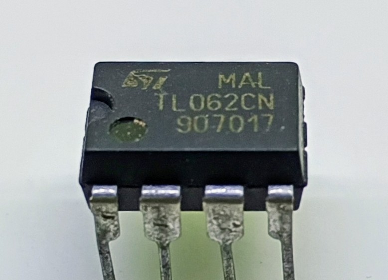 TL062 Dual Operational Amplifier – DIP-8 Package | Low Power JFET-Input Op-Amp